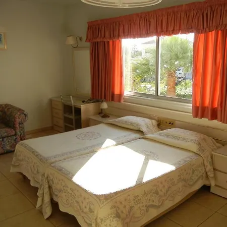 Apartmanhotel Tsialis 4*