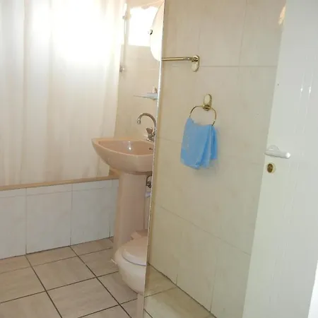 Tsialis 4* Píla