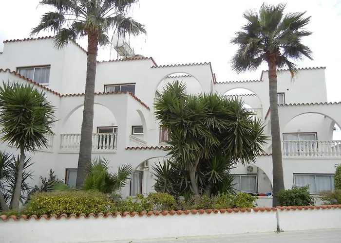 Tsialis Aparthotel Pyla